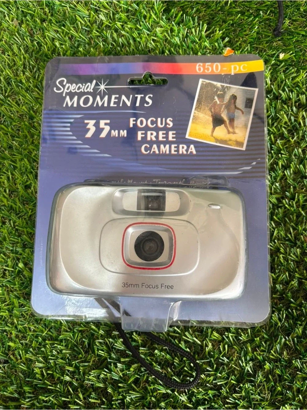 New Sealed Special Moments 35mm Focus Free Film Camera Vintage Model 650-pc NOS